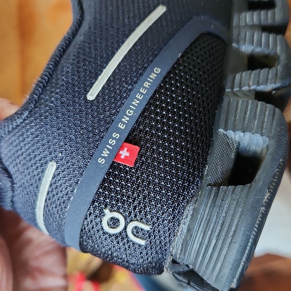 On Running Athletic Navy Blue‎ on cloud